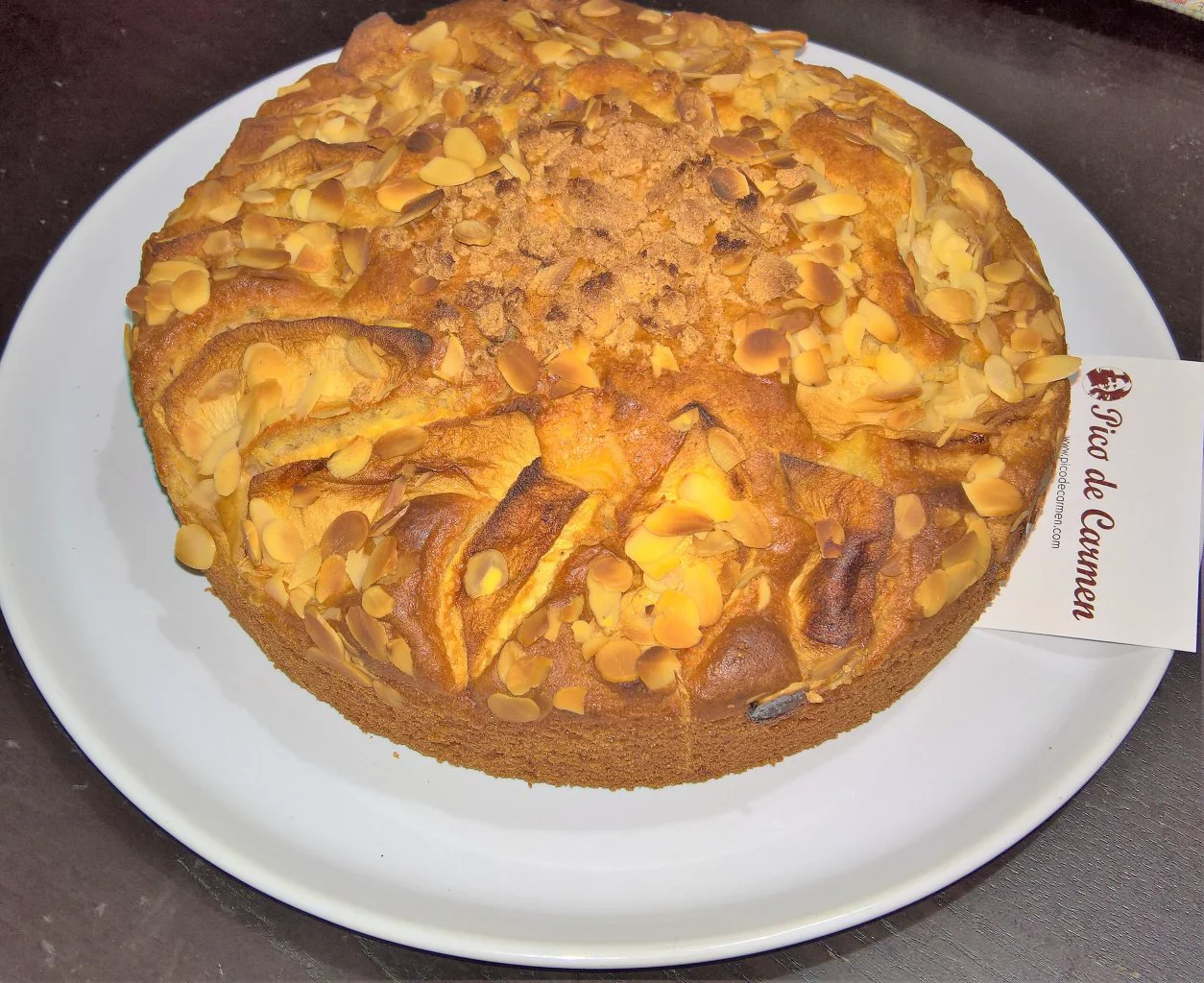 Torta mandorlata di mele e amaretti